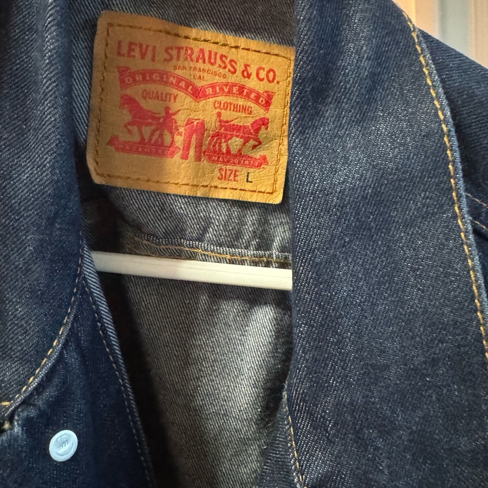 Levi's Men's Dark Blue Denim Jacket - Picture 3 of 3